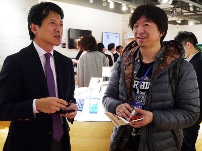 ソニーマーケティングの河野弘社長とクリプトン・フューチャー・メディアの伊藤博之社長（右）