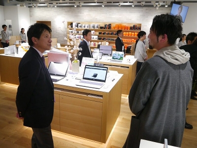 ソニーマーケティングの河野社長は、札幌のクリエーターたちと懇親を深める
