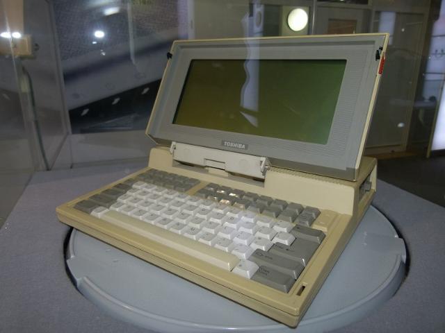 40億円 シャープが東芝のpc事業買収 安値の理由は 日経クロストレンド