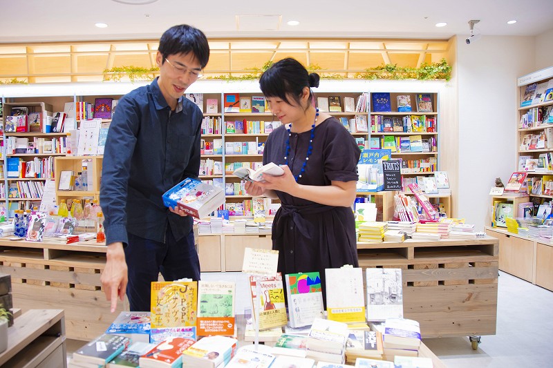 HMV&BOOKS HIBIYA COTTAGEの店内にて