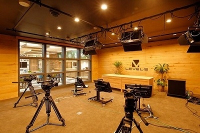 L STUDIOは番組配信や音響スタジオの拠点となる
