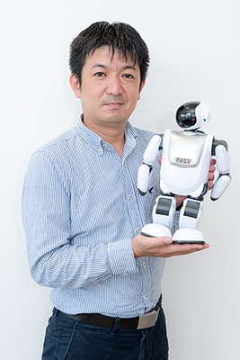 岡本康広（おかもと・やすひろ）氏<br>DMM.com　ロボット事業部 事業部長