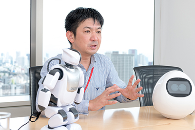 ロボットは人の心を潤せるか？～DMM.com 岡本康広氏：日経クロストレンド