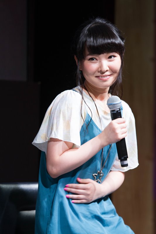 声優の伊藤かな恵さん：日経クロストレンド