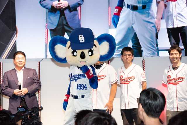 中日ドラゴンズのマスコットであるドアラが 日経クロストレンド