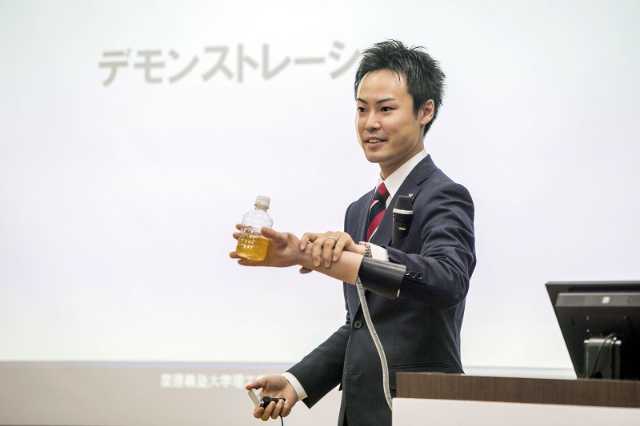 義手型ロボット 高性能パプティクス義手 日経クロストレンド