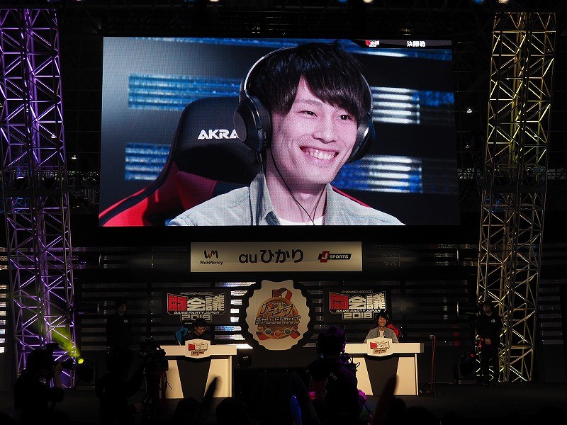 第1セットを落とした後、第2、第3セットと連取し、優勝を決めたスー☆選手は、その瞬間にこの笑顔