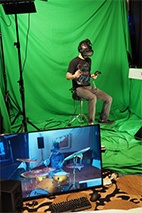 VR関連の展示はとても多かった。VRで楽器を演奏するChroma Coda社の「The Music Room」や、現地時間3月8日にGear VR向けのアプリ「facebook 360」を発表したばかりのFacebookの展示が目を引いた。このほかVR制作関連の企業などの出展もあった