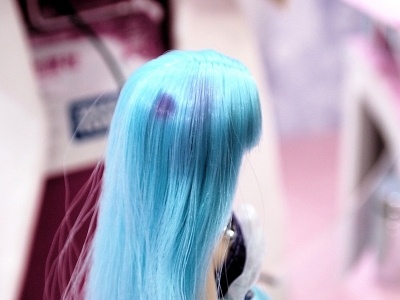 こちらは、「キラチェンさくらちゃん」（4980円）、7月発売予定。青い髪が一部パープルに変わっているのが分かる