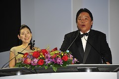 今年も司会進行はタレントの伊集院光さんと前田美咲さん