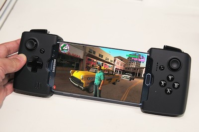 Iphone 7対応ゲームパッドが登場 Gamevice Tgs16 日経クロストレンド