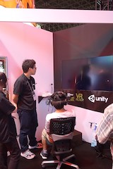 東京デザインテクノロジーセンター専門学校で展示している『The Paper』と呼ぶVRホラーゲーム。こちらも人気で常に行列ができていた