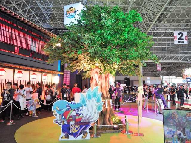 会場内の一角にあるリアル版 妖怪の木 日経クロストレンド 会場内の一角にあるリアル版 妖怪の木 日経クロストレンド