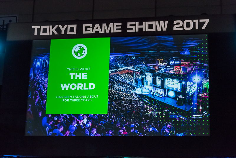 世界各地で開かれているeスポーツイベントの様子。広いスタジアムにぎっしりと観客が押し寄せるほどの人気ぶりだ
