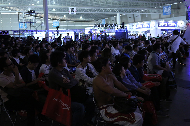 会場には多くの人が訪れ、客席は満員となっていた。e-Sportsの注目度の高さが伺える
