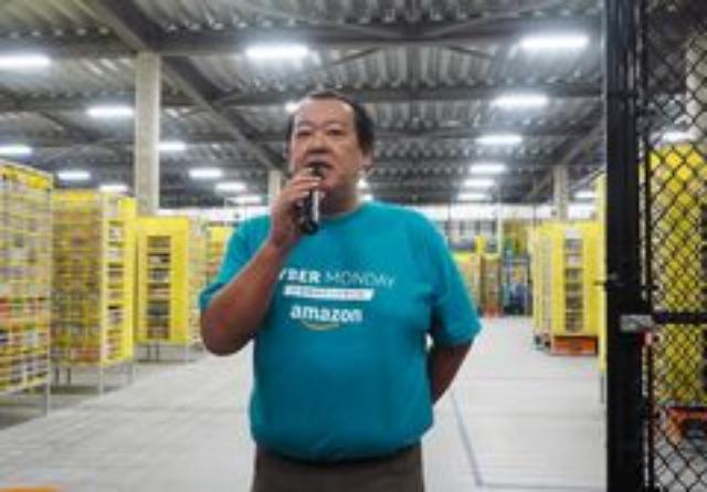 アマゾンの物流倉庫 商品を運ぶロボットを国内初導入 日経クロストレンド