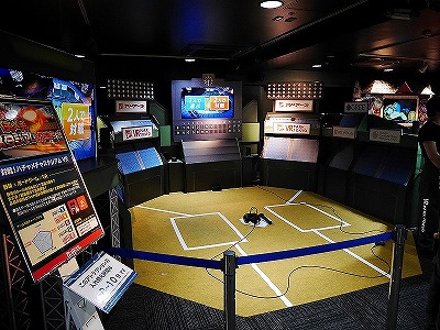 野球盤を題材にした「対戦！ハチャメチャスタジアムVR」。1人でも2人でもプレーでき、2人の場合は投げる側と打つ側とで対戦する