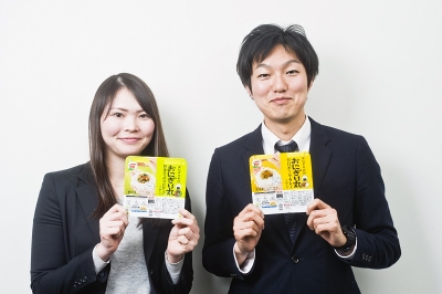 商品開発にあたった、味の素冷凍食品 マーケティング本部家庭用事業部 商品開発グループの金澤治氏（写真右）と笹枝由紀子氏（写真左）