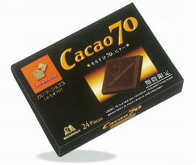 森永製菓の「カレ・ド・ショコラ＜カカオ70＞」を薄い板状にしたのは口溶けの良さや口に入れた時の香りの立ち方などを細かく計算した結果だという