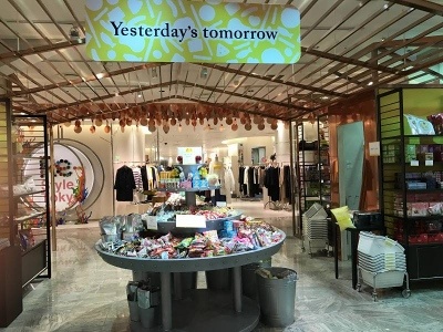 伊勢丹新宿店本館2階のほぼ中央にあるセンターパーク/ザ・ステージに出店した「Yesterday’s tomorrow」。若い女性向けのファッションブランドのショップの中で異彩を放っていた