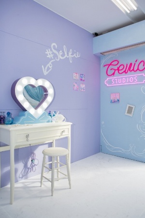 辻氏がデザインしたハート形の鏡