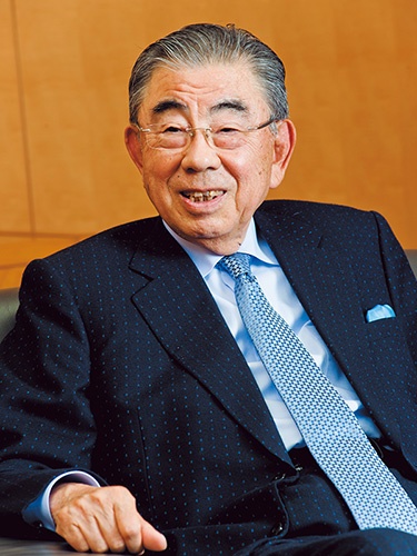 鈴木敏文氏／1932年長野県生まれ。56年中央大学経済学部卒業、東京出版販売（現トーハン）に入社、63年ヨーカ堂（現イトーヨーカ堂）に入社。73年ヨークセブン（現セブン-イレブン・ジャパン）を創設。78年社長。92年イトーヨーカ堂社長。2005年セブン＆アイ・ホールディングスを設立。会長兼CEOに就任
