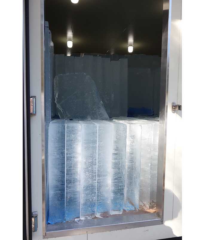 冷凍庫に保管されている天然氷 日経クロストレンド 冷凍庫に保管されている天然氷 日経クロストレンド