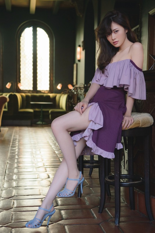 女性の読者を意識した白石さんの 美しさ 日経クロストレンド