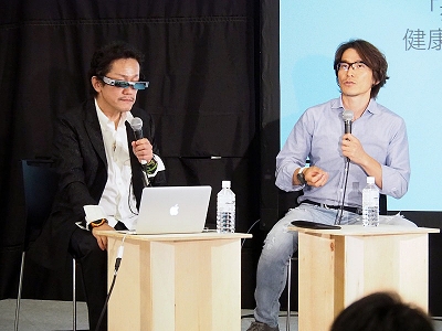 「ウェアラブル・AR・位置情報と、まち・みらい」に登壇した神戸大学大学院工学研究科教授の塚本昌彦氏（左）と、ナイアンテック日本法人の社長・村井説人氏。『ポケモンGO』とAI（人工知能）の連携について聞かれた村井氏は、「（ユーザーと一緒に歩く）相棒ポケモンがAIを備えてユーザーをサポートするようになるかもしれない」と今後の構想を語った