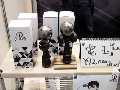 電玉「電玉」（実売1万3000円前後）。写真に写っている12000円という価格はおもちゃショー特価