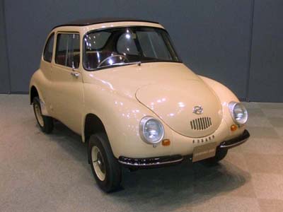 1958年に発売された「スバル 360」。安さと高い走行性能で、当時のモータリゼーションを推進した