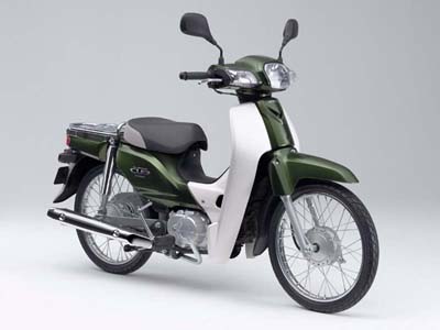 世界的名車、ホンダ「スーパーカブ」。よく走り、燃費がよく、壊れない。現在は中国で生産されており、50ccと110ccモデルで、同じボディーを使用する