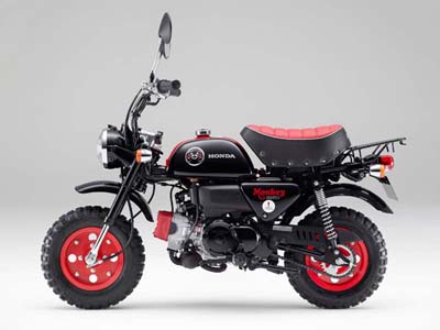 黒と赤が印象的な「モンキー・くまモン バージョン」。現在、ホンダの日本での二輪生産は、すべて熊本製作所で行なわれている。残念ながら、このモデルも売り切れ