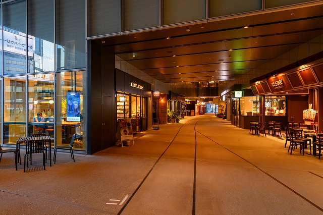 個性的な店舗15軒が集まる2階フロア。通路が広いので店舗が密集している感覚がなく、それぞれが路面店のような印象