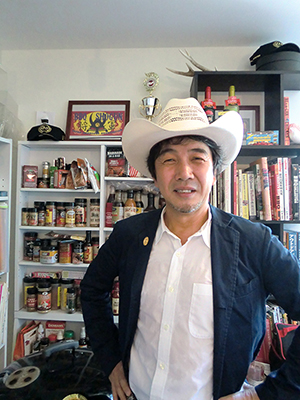 日本バーベキュー協会の下城民夫会長。20年ほど前にオーストラリアで出会った「イージーなバーベキュー」に衝撃を受け、世界各地のバーベキューの現地調査を始める。2006年に日本バーベキュー協会を設立