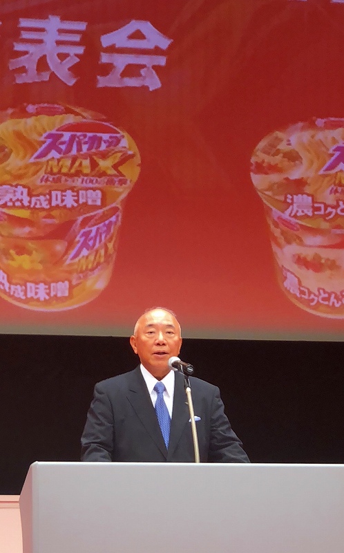 エースコックの村岡寛社長