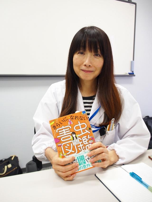 アース製薬の 害虫飼育女子 が教える ゴキブリとの戦い方 日経クロストレンド