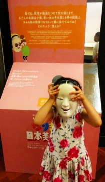 「びじゅチューン！」の作品の中でトーハクの所蔵品にまつわる展示が点在し、子供たちが楽しみながら全館めぐれる仕掛けに