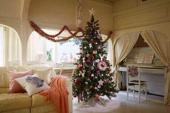 ツリーを中心に部屋全体をクリスマスの雰囲 日経クロストレンド ツリーを中心に部屋全体をクリスマスの雰囲 日経クロストレンド