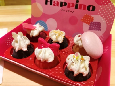 1粒ずつトッピングしている「Happino（ハッピーノ）ガーリーピンク」(540円)はインスタ映え抜群で女性に受けそう。11月下旬からは「オトナキャメル」も提供予定