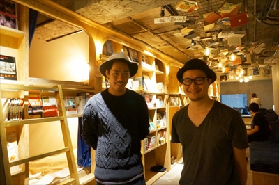 BOOK AND BED TOKYO支配人の深田直也氏（左）と岸田光氏（右）。どちらかが常駐しているという