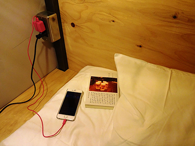 ベッド内の電源はライトを含め2カ所