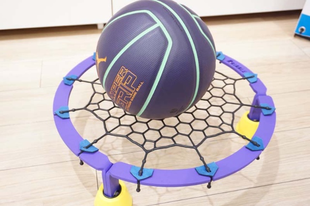 家の中でドリブル バスケ練習用具に大人が熱中 日経クロストレンド 家の中でドリブル バスケ練習用具に大人が熱中 日経クロストレンド
