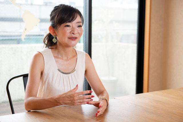 和田幸子(わだ・さちこ)。タスカジ 代表取締役CEO & Founder。1999年横浜国立大学経営学部を卒業し富士通に入社。システムエンジニア、WEBマーケ、新規事業立ち上げに携わる。2013年10月富士通株式会社を退職し、同11月ブランニュウスタイル(現・タスカジ)を設立。2014年7月「タスカジ」をオープンする。2017年には日経BP社 日経DUAL家事代行サービス企業ランキング1位を獲得。日経ウーマン・オブ・ザ・イヤー2018働き方改革サポート賞受賞