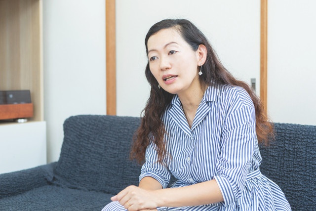 高橋暁子(たかはし・あきこ)。ITジャーナリスト。元小学校教員。SNSなどのITサービスの利用実態に詳しく、講演活動も積極的に行っている。著書に『ソーシャルメディア中毒』(幻冬舎)など