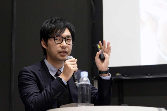 花王 キュレル事業部 の廣澤 祐氏はキュレルのスモールマス戦略のうち、顧客とのコミュニケーションはものづくりの段階から考えなければならないとした