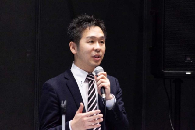 スプリームシステムの漆戸隆氏は、リアル店舗でもこれまで取得が難しかった来店客の動線や行動データを可視化することで多くのメリットが得られると説明した