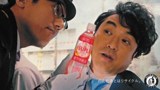 ムロツヨシさんを起用したCMでは、機能だけでなく飲むタイミングをも提案。「生活リズムマネジメント」に活用してほしいという想いを込めた。