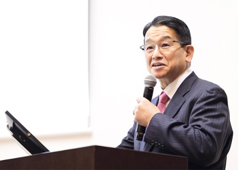 基調講演を行った内藤裕二さん(京都府立医科大学大学院 医学研究科生体免疫栄養学講座 教授)。本セミナーには、約1500人が登録し、会場とウェブで参加視聴した