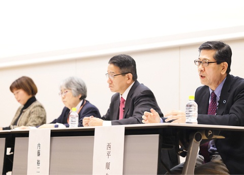 会場ではパネルトークも開催された。写真右から、西平 順さん(北海道情報大学 学長)、内藤裕二さん(京都府立医科大学大学院 医学研究科生体免疫栄養学講座 教授)、山本(前田)万里さん(農業・食品産業技術総合研究機構 食品研究部門 エグゼクティブリサーチャー 一般社団法人セルフケアフード協議会 代表理事)、細川モモさん(一般社団法人ラブテリ代表理事 予防医療コンサルタント 2011~2015 ミス・ユニバース・ジャパン オフィシャルトレーナー)